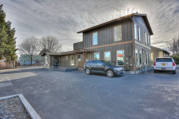 735 SW 9th St, Redmond, OR 97756